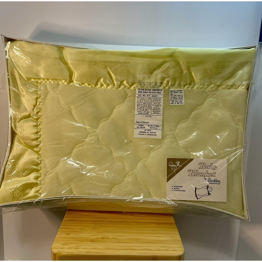 VTG Storktex Superloft Baby‎ Crib Blanket Yellow Satin Trim 36x50 Original Box